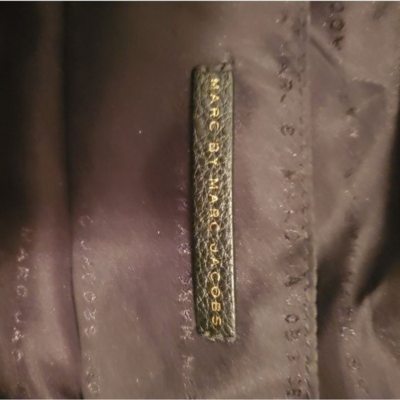 Marc by Marc Jacobs Color Block Leather Handbag - Chic & Spacious - Picture 5 of 9